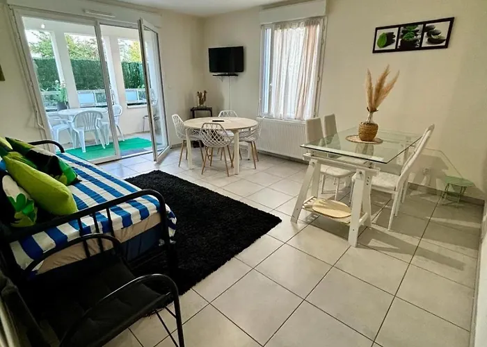 3 Chambres, Metro Tram A 50 M, Double Parking Prive !