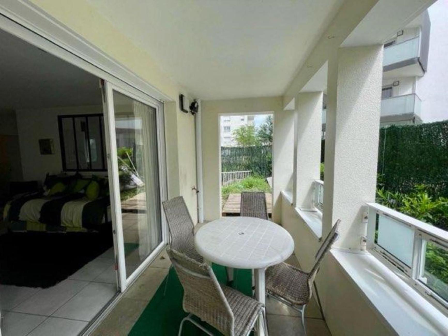 3 Chambres, Metro Tram A 50 M, Double Parking Prive ! *
