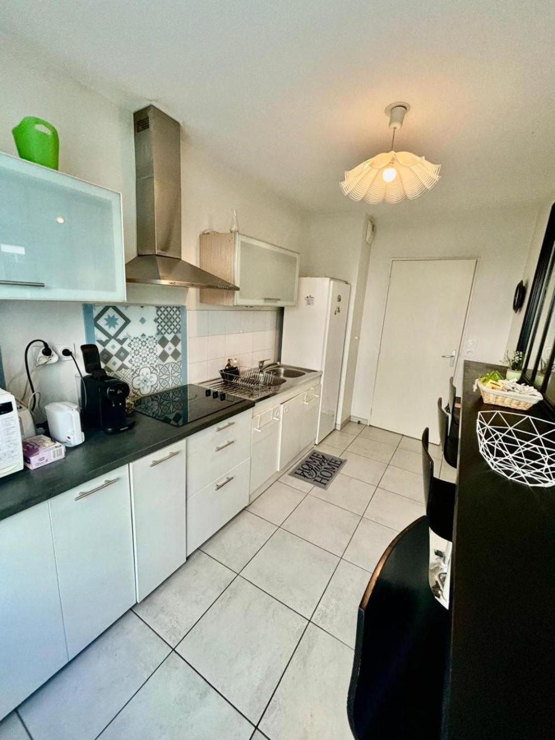 3 Chambres, Metro Tram A 50 M, Double Parking Prive ! Apartamento