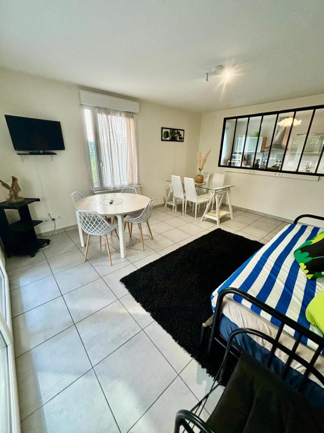 Apartamento 3 Chambres, Metro Tram A 50 M, Double Parking Prive ! Vaulx-en-Velin