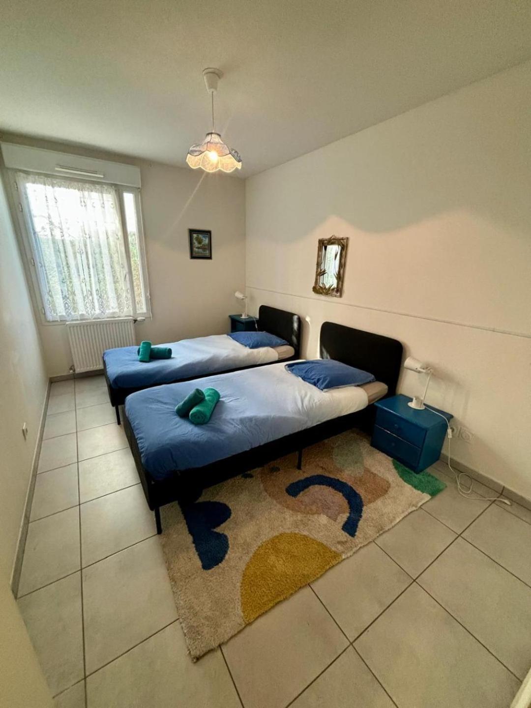 3 Chambres, Metro Tram A 50 M, Double Parking Prive !