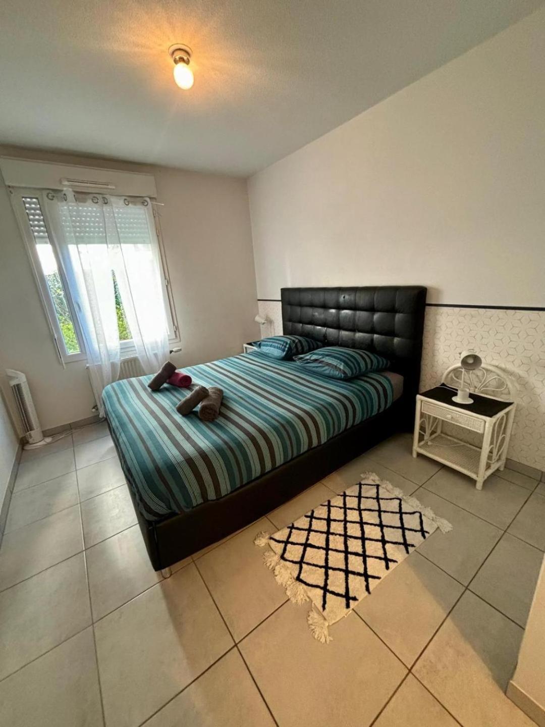 3 Chambres, Metro Tram A 50 M, Double Parking Prive ! Apartamento